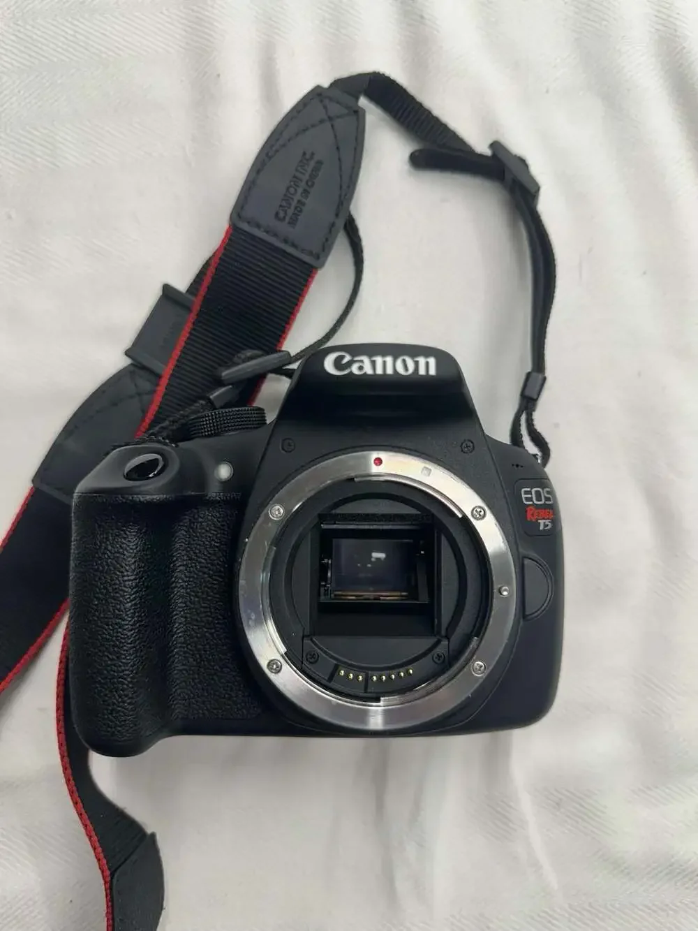 Canon EOS Rebel T5 DSLR Camera with 75-300mm Zoom Lens set